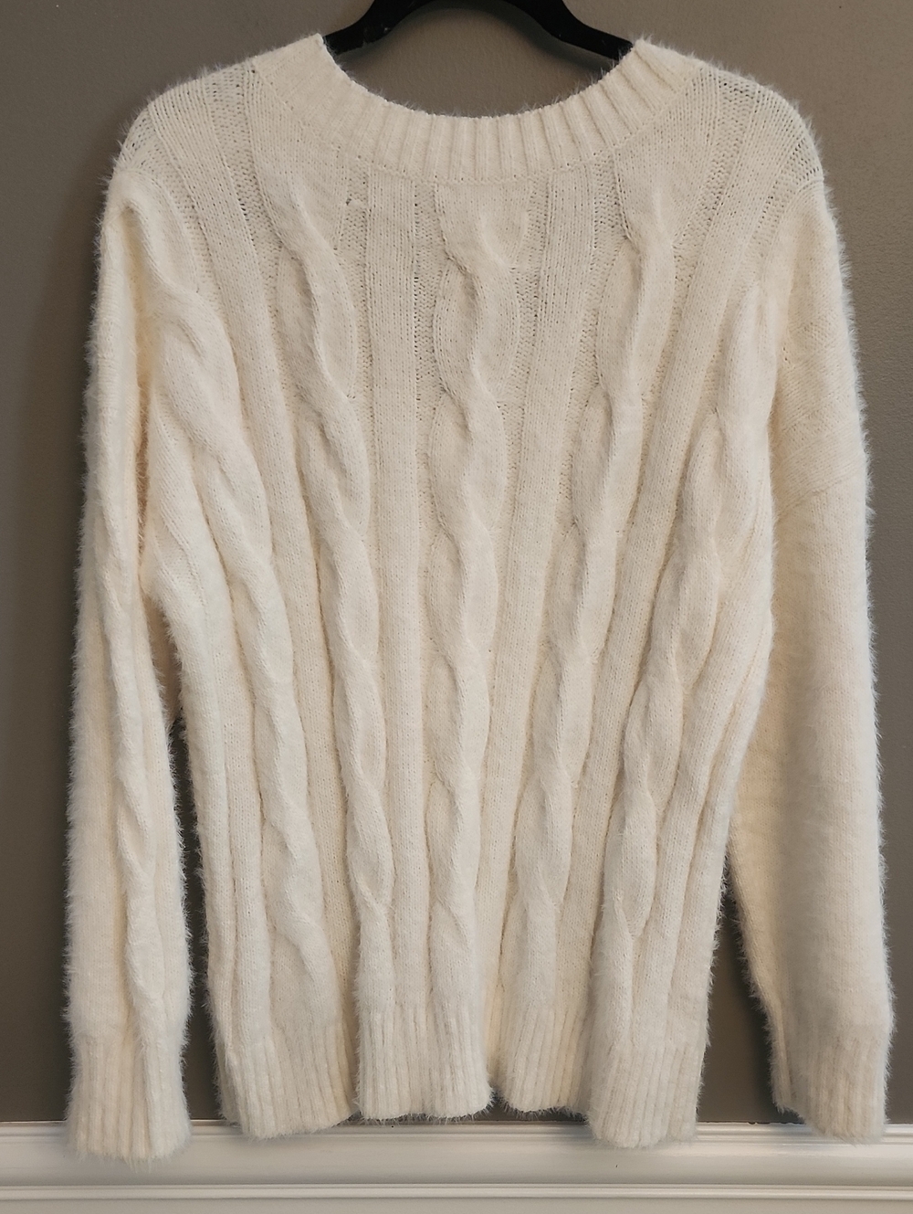 Lucky Brand Cream Cable-Knit V-Neck Sweater - Picture 4 of 16